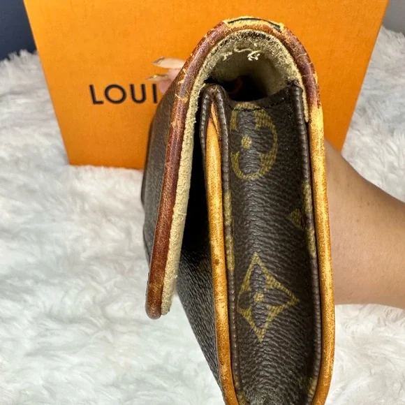 LOUIS VUITTON Monogram Canvas Pochette Twin GM Shoulder Bag - Picture 4 of 10